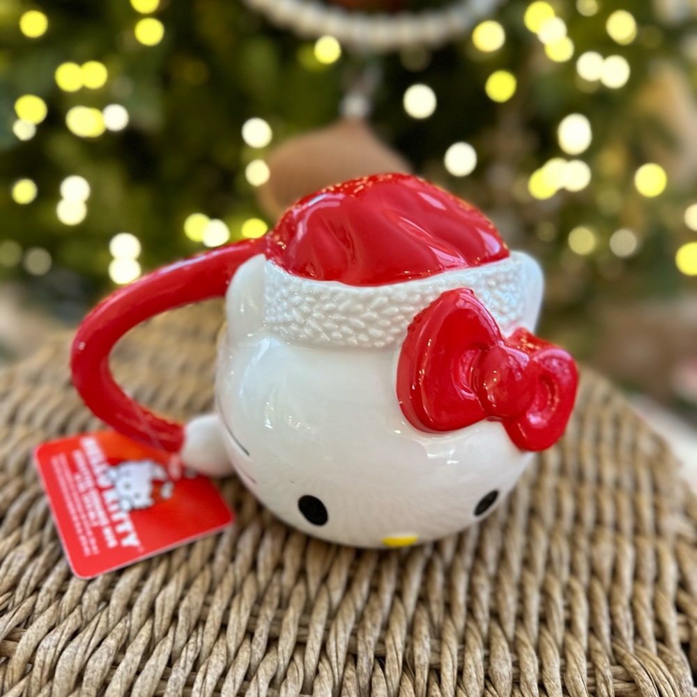 Hello Kitty Christmas Santa hat mug - Picture 4 of 7